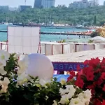 Shalanda 3*
